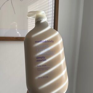 FREE W PURCHASE Method Body Simply Nourish Body Wash